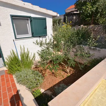 Miljenko Tomic 2 * Supetar